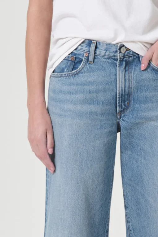 Clara Jeans Signal
