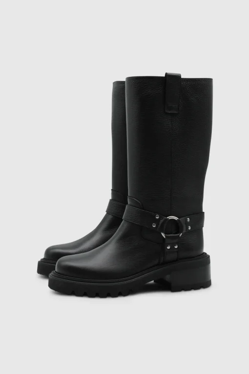 Mittelhohe Stiefel