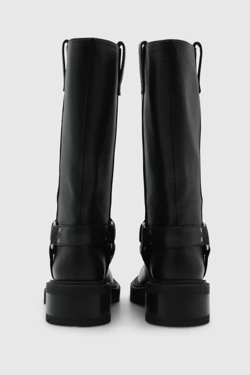 Mittelhohe Stiefel