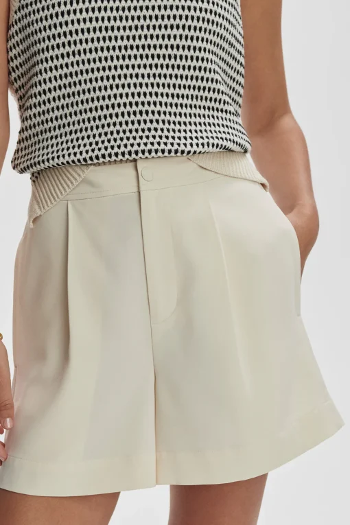 Short Mariya Easy Pleat