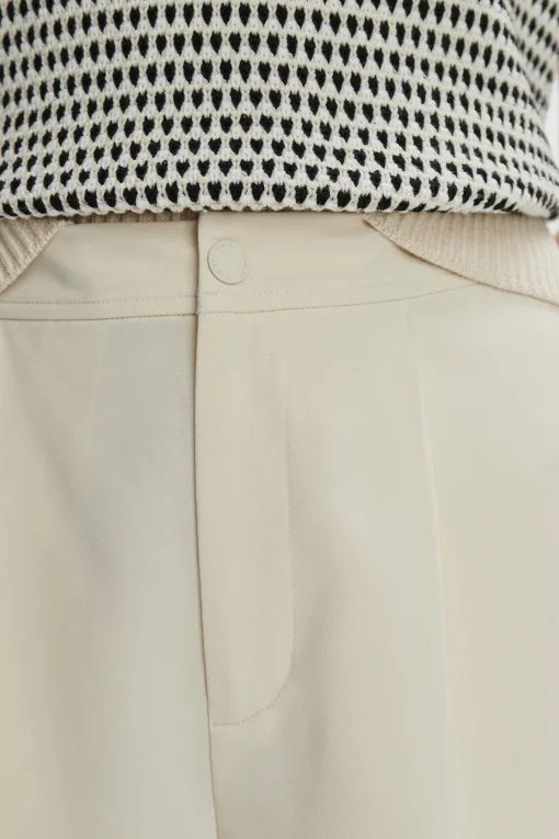 Short Mariya Easy Pleat