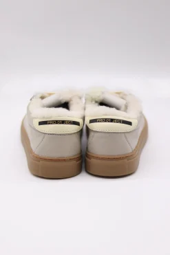 Sneaker mit Fell