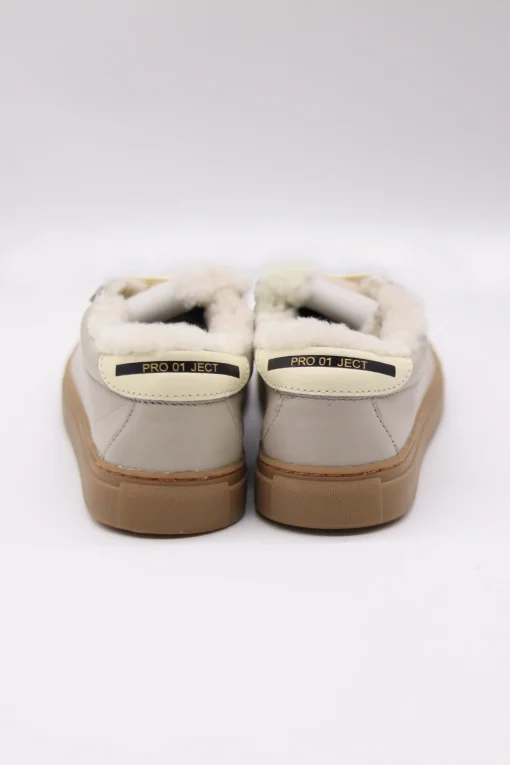 Sneaker mit Fell