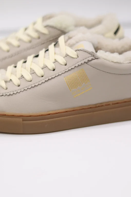 Sneaker mit Fell